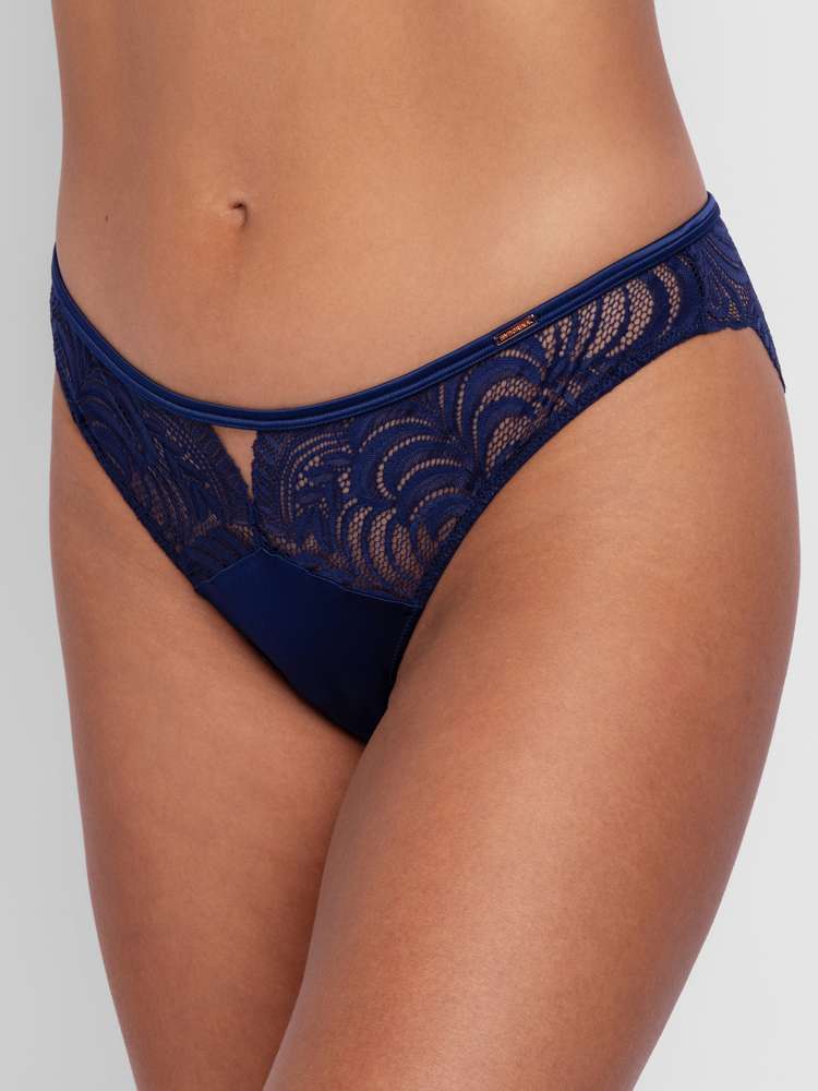 AMAR BRAZILIAN