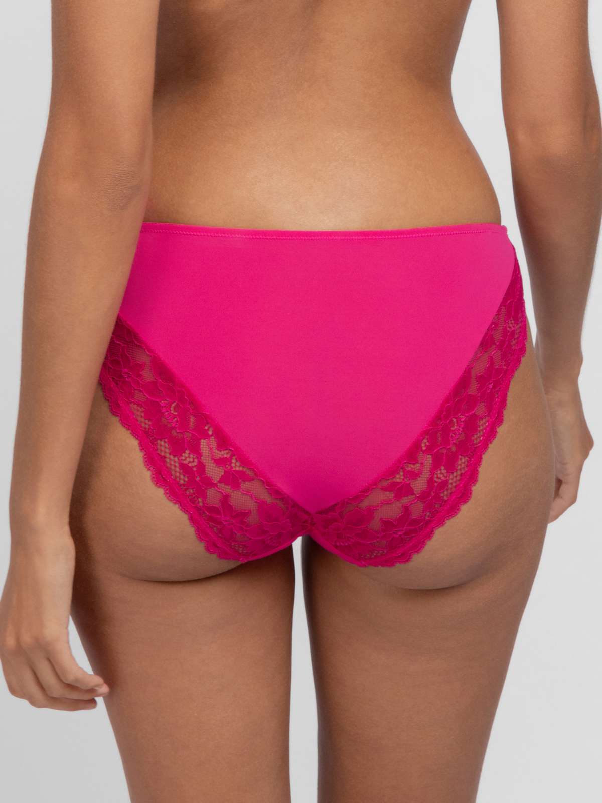 Willa 2pp Brief