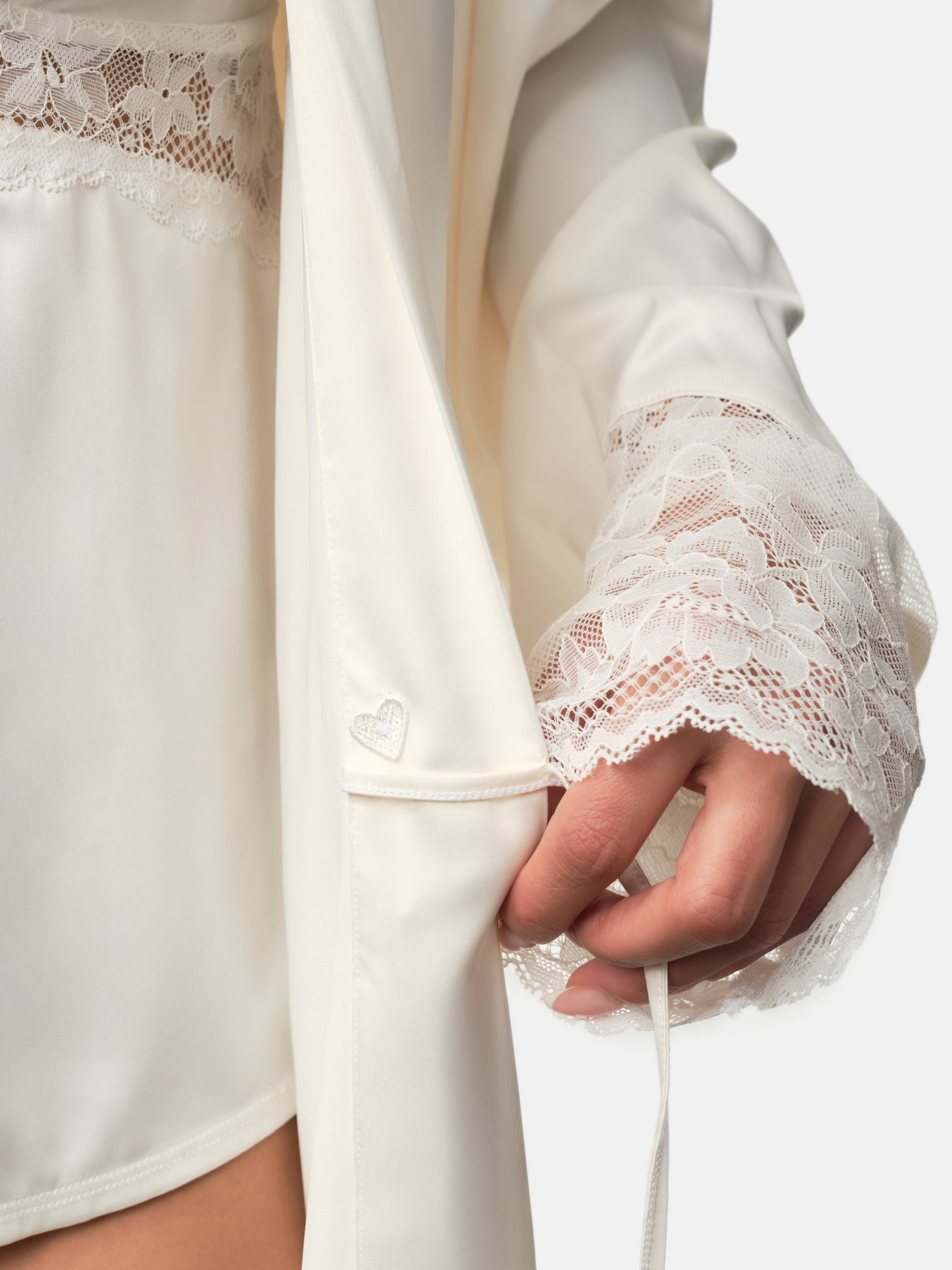 LYRA SATIN KIMONO
